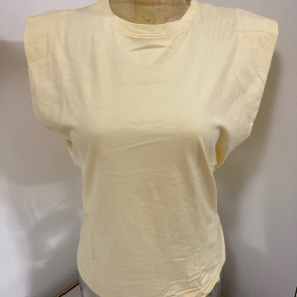 Exaggerated shoulder Tank Top - Picture 2 of 4